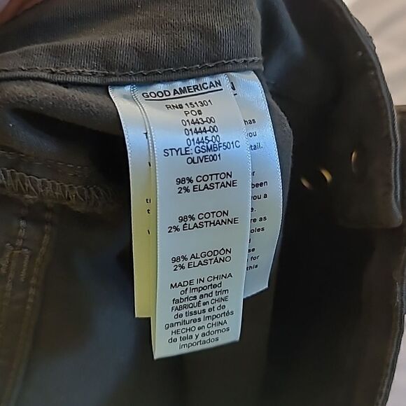 Good American Denim Button up Mini Skirt in dark Green. - Picture 6 of 8